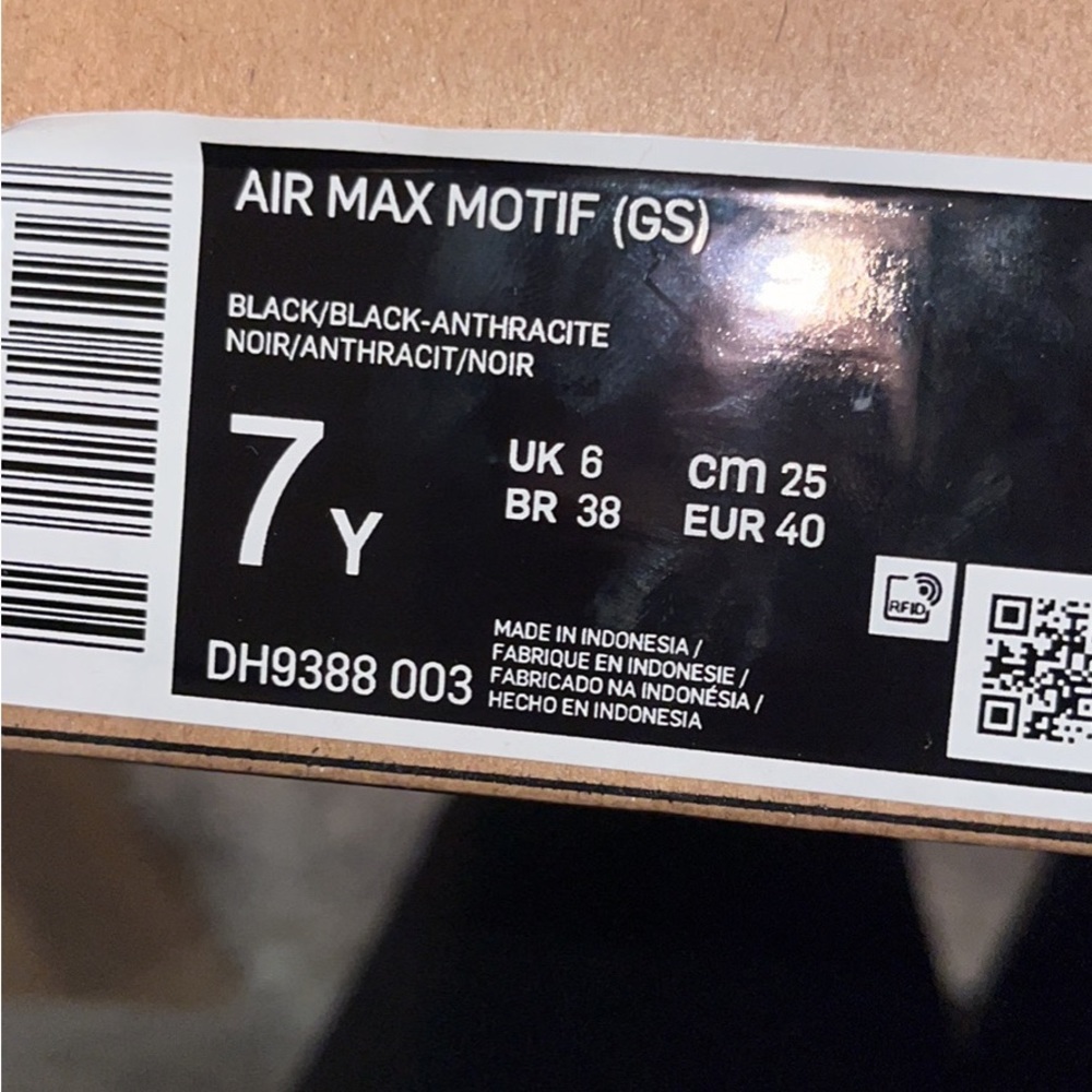 Nike Air Max youth size 7Y black